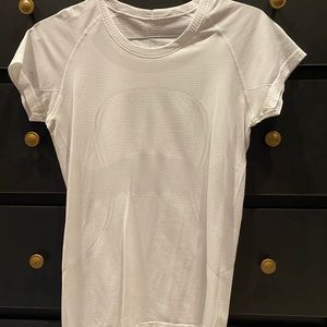 Lululemon swiftly tech short sleeve